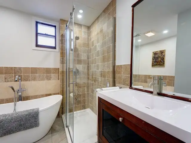 3 Beds 1.5 Baths ALL Included- Short and Long Term - Photo 4