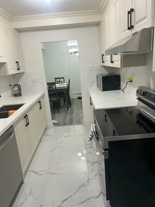 1 bedroom for rent in a 2bedroom condo apartment - Photo 2