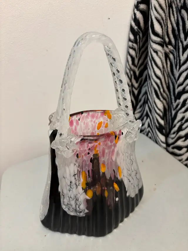 Beautiful Blown Glass Bag Vase $45obo - Photo 3