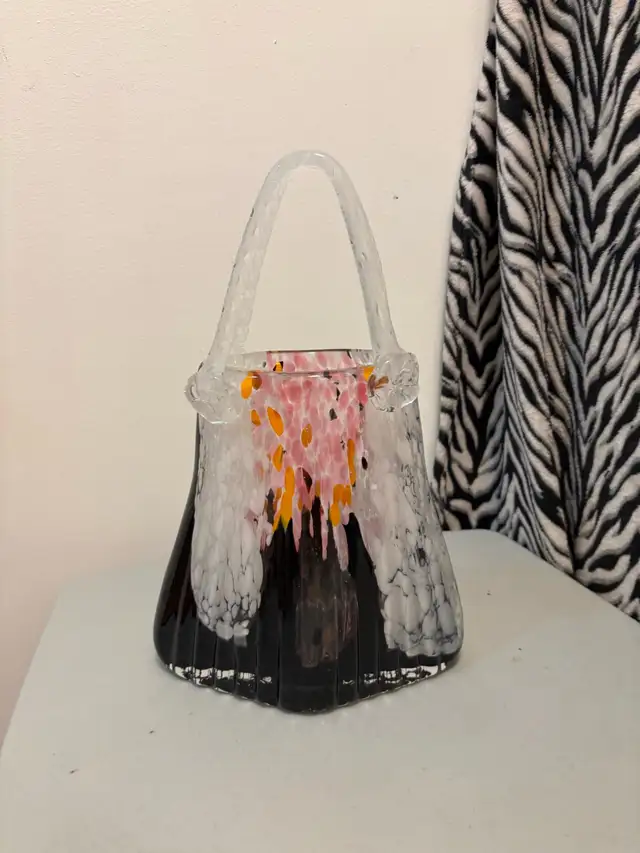 Beautiful Blown Glass Bag Vase $45obo - Photo 4