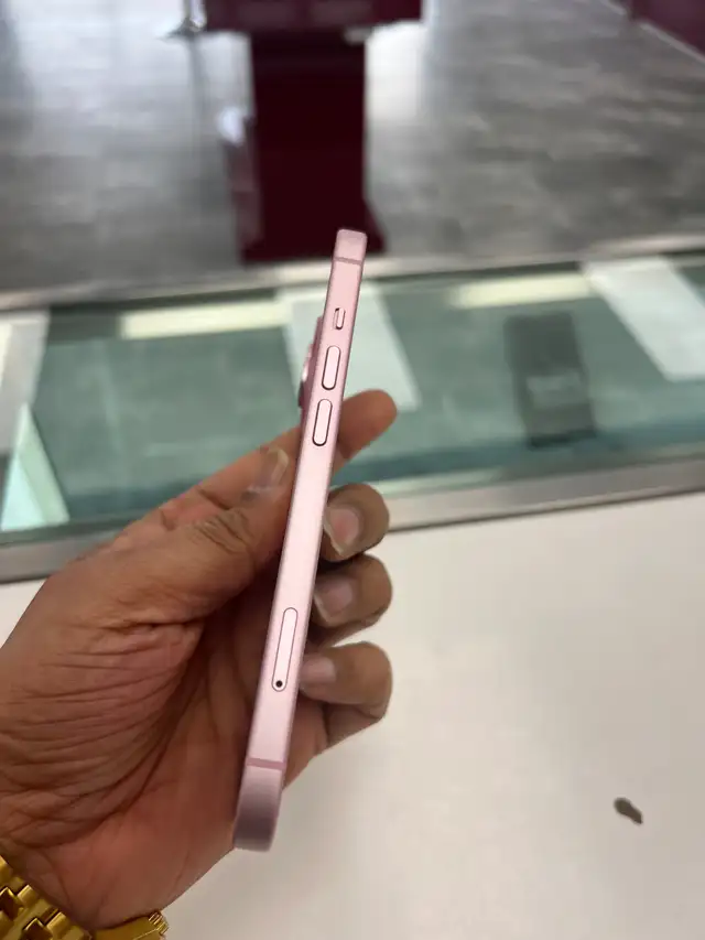 Preowned unlocked 1 Year Warranty iPhone15 128GB - Photo 2