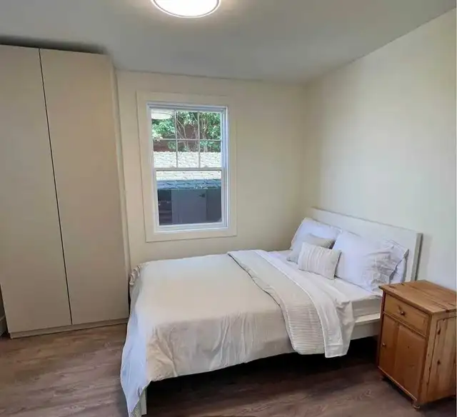student Housing Available - Photo 8