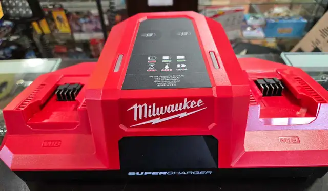 MILWAUKEE FORGE DUAL FAST CHARGER NEW