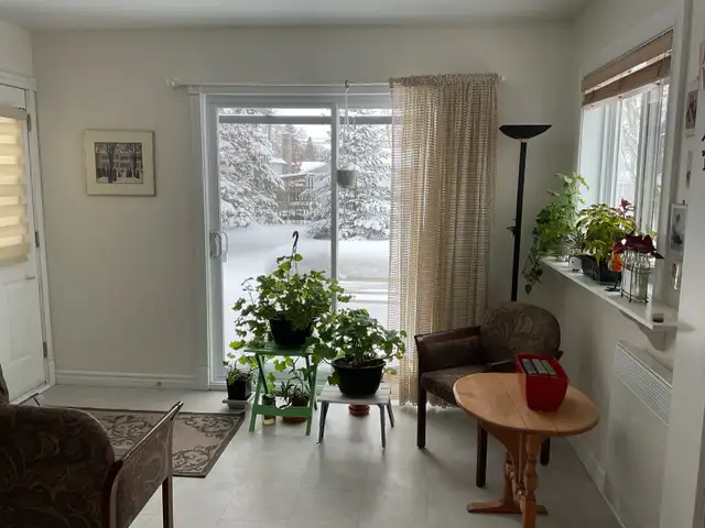 ✨ Magnifique 4 1/2 Rez-de-chaussée avec grande cour et sous-sol - Photo 2