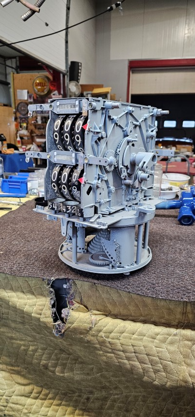 Gas pump meter - Photo 2