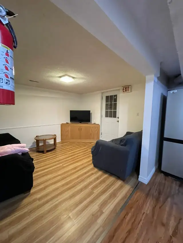 Cheap Bedroom for Rent - Waterloo Female - Photo 4