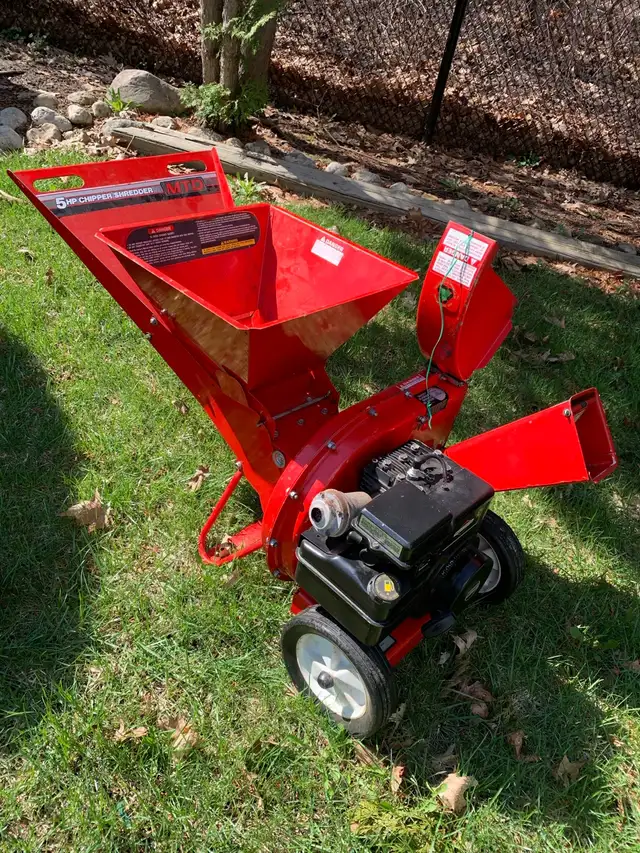 wood CHIPPER shredder from MTD - Photo 2