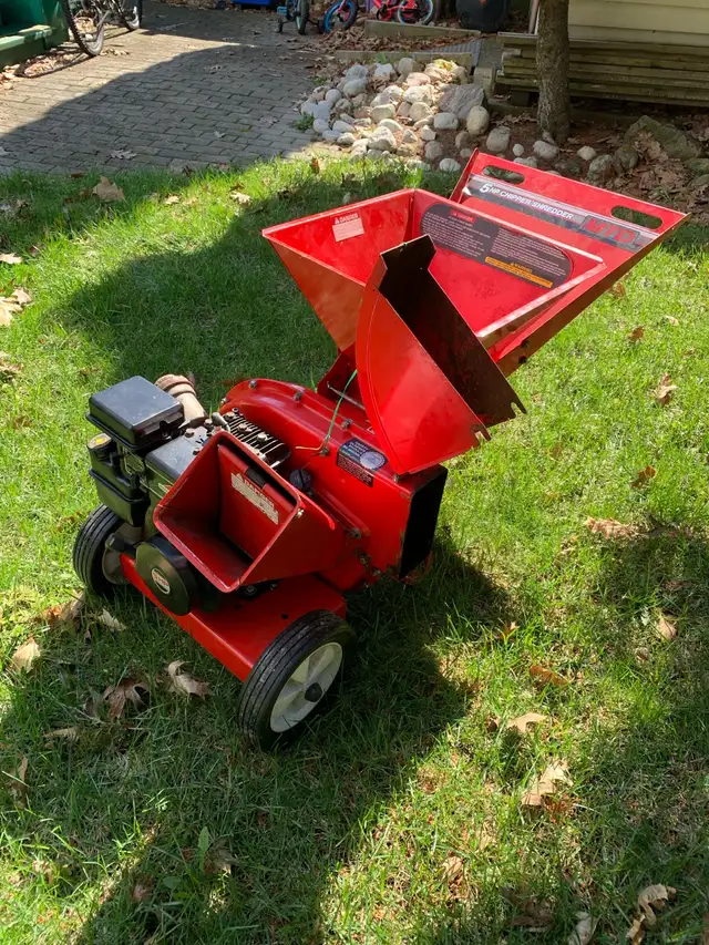 wood CHIPPER shredder from MTD - Photo 3