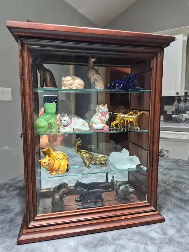 14 BEAUTIFUL CERAMIC CATS!! WITH CURIO CABNET - Photo 6