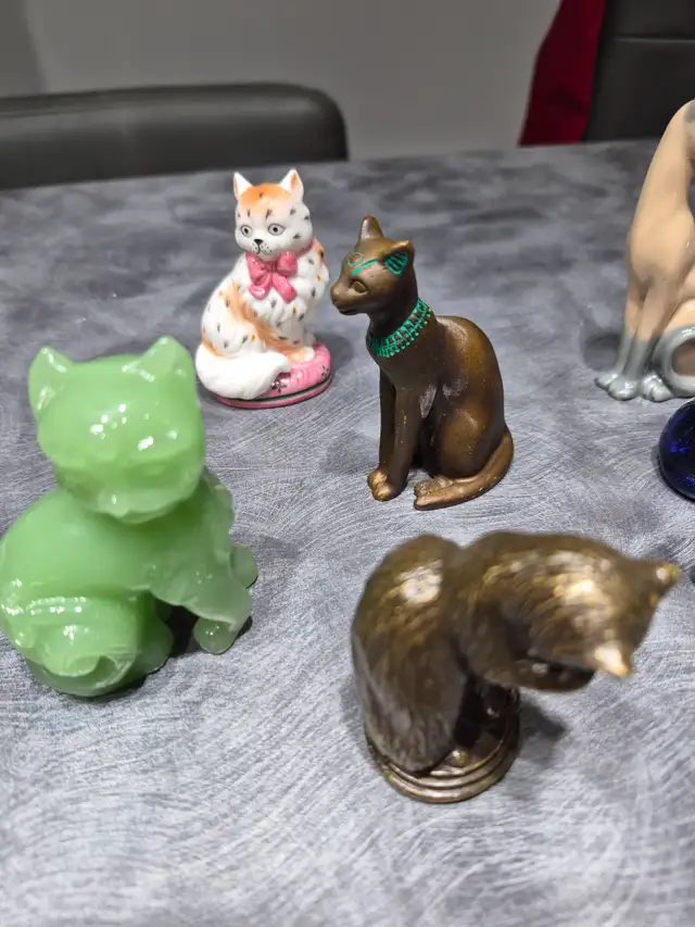 14 CERAMIC CATS!! WITH CURIO CABNET - Photo 2