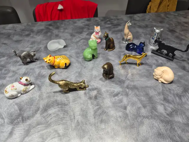 14 CERAMIC CATS!! WITH CURIO CABNET - Photo 5