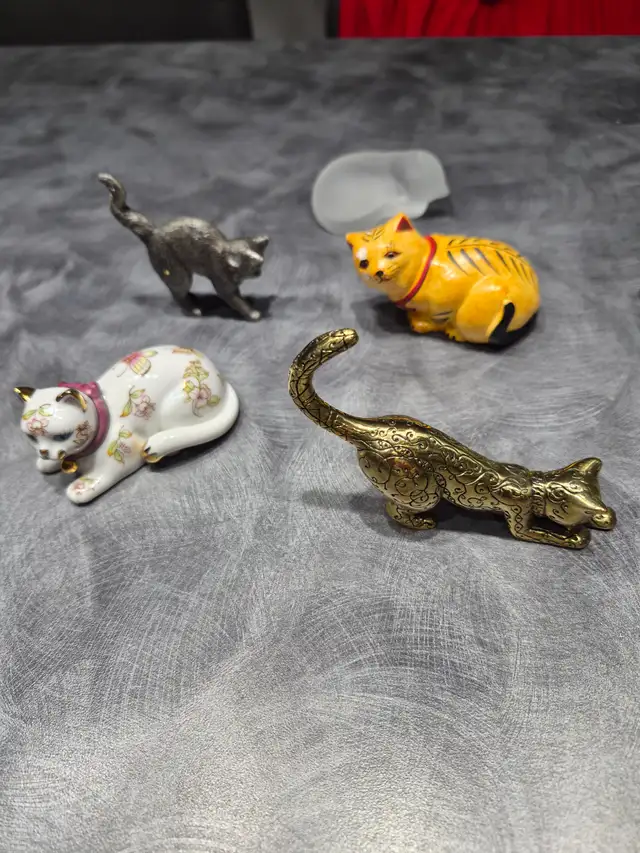 14 CERAMIC CATS!! WITH CURIO CABNET - Photo 6