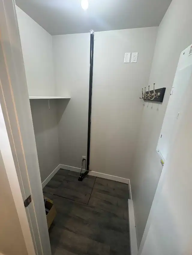 Bachelor Suite in the Crescents Available May.1 - Photo 3