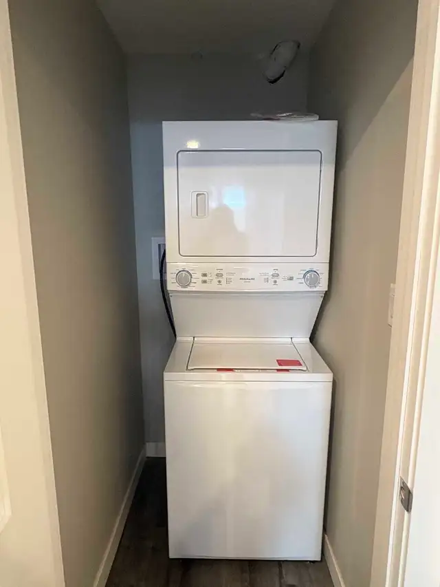 Bachelor Suite in the Crescents Available May.1 - Photo 4