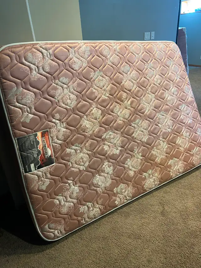 Mattress & Box Spring - Photo 2