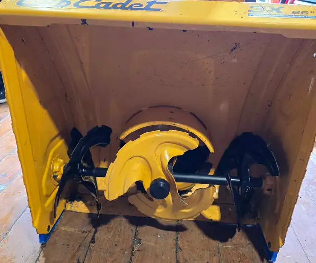 26' cut snowblower - Photo 3