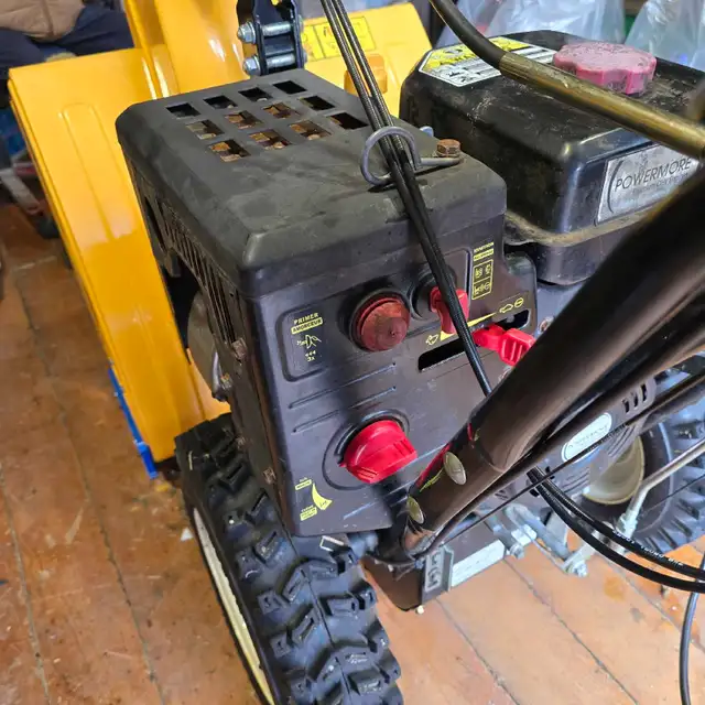 26' cut snowblower - Photo 4