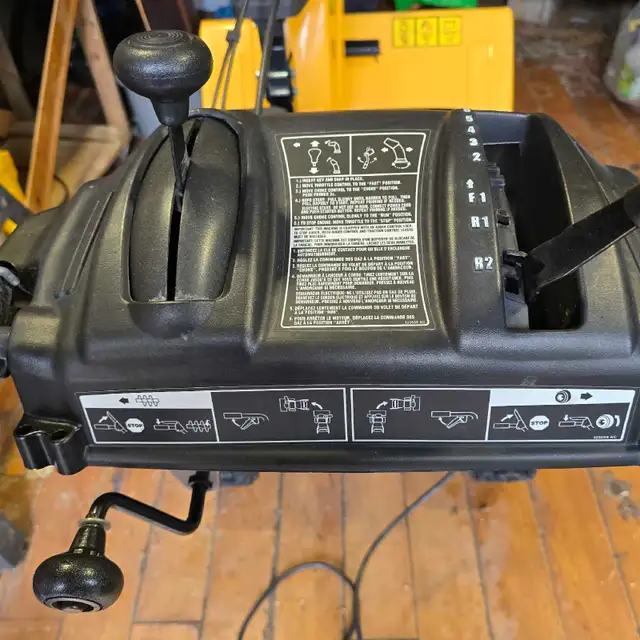 26' cut snowblower - Photo 7