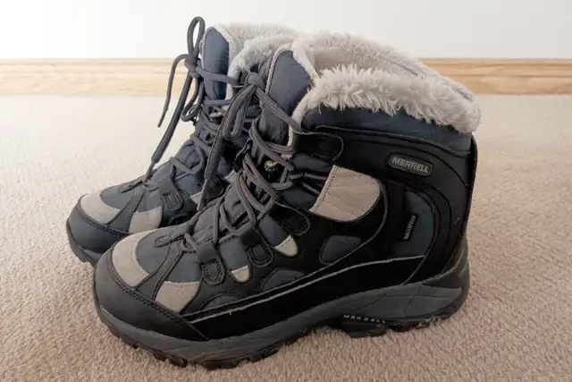Women's Merrel Boots - Photo 2