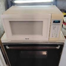 DANBY MICROWAVE OVEN NICE WORKING CONDITION