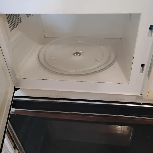 DANBY MICROWAVE OVEN NICE WORKING CONDITION - Photo 5