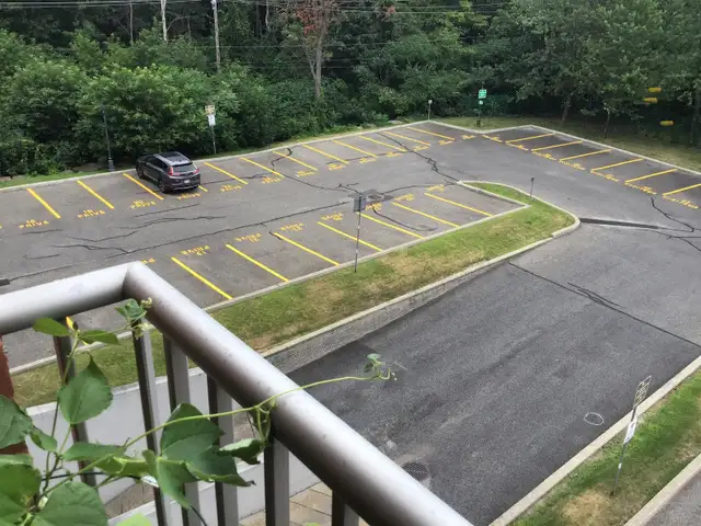 Stationnement extérieur à louer