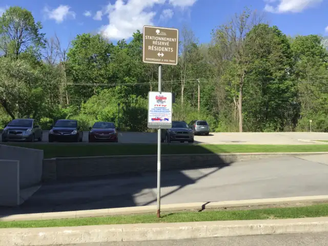 Stationnement extérieur à louer - Photo 2