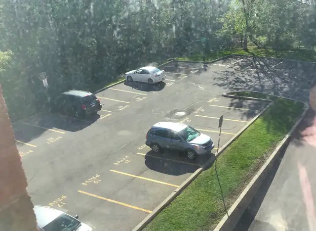 Stationnement extérieur à louer - Photo 5