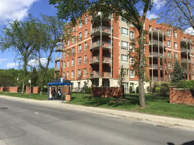 Stationnement extérieur à louer - Photo 7