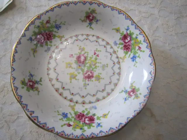 Royal Albert PETIT POINT fine bone china set for 8 - Photo 2