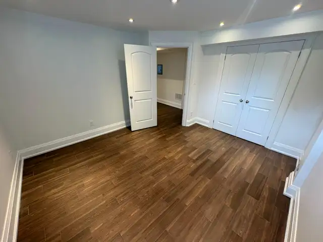 BATHURST AND LAWRENCE BASEMENT APARTMENT - Photo 5