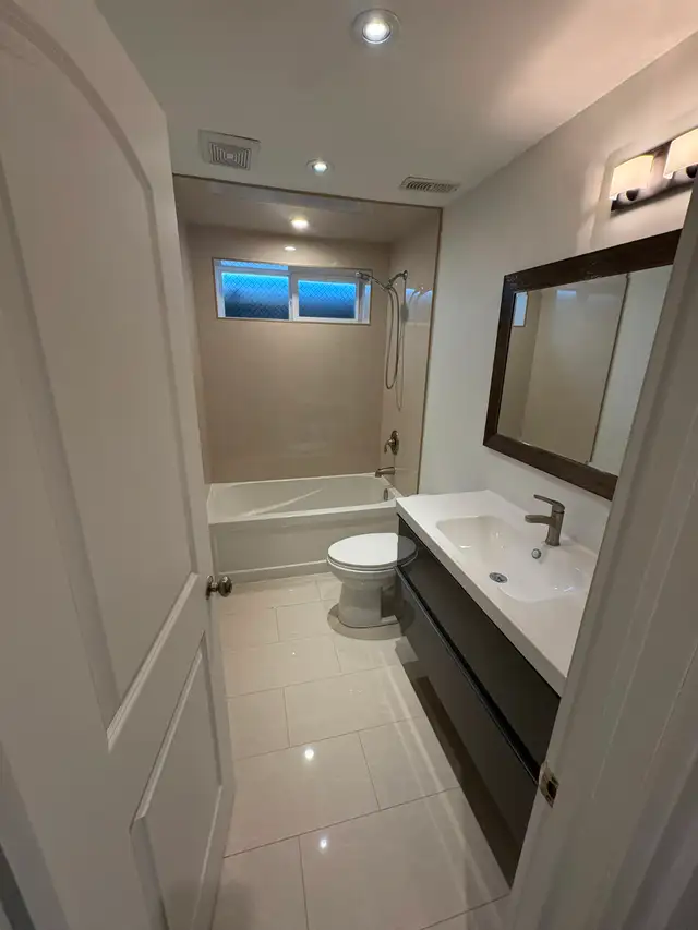 BATHURST AND LAWRENCE BASEMENT APARTMENT - Photo 6