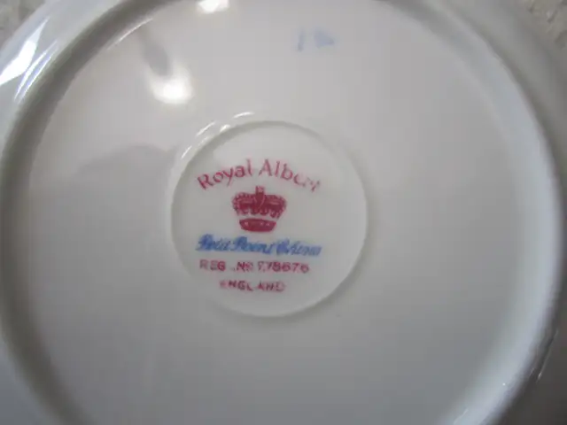 Royal Albert PETIT POINT fine bone china set for 12 - Photo 3