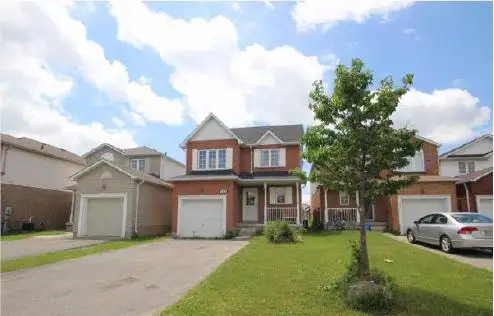 Rooms available for Rent in Oshawa in detached house upper floor