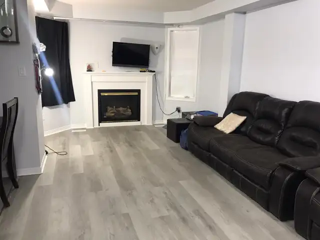 Rooms available for Rent in Oshawa in detached house upper floor - Photo 2