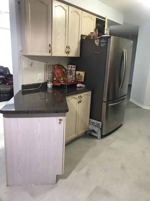 Rooms available for Rent in Oshawa in detached house upper floor - Photo 4