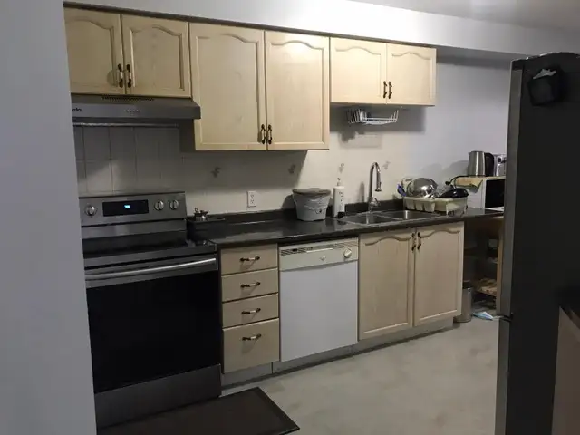 Rooms available for Rent in Oshawa in detached house upper floor - Photo 6