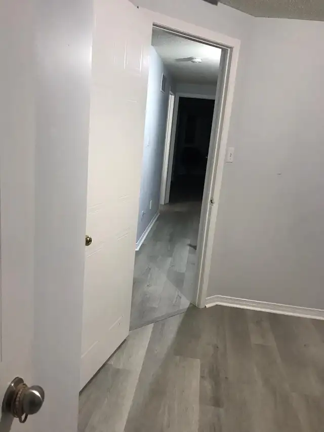 Rooms available for Rent in Oshawa in detached house upper floor - Photo 9