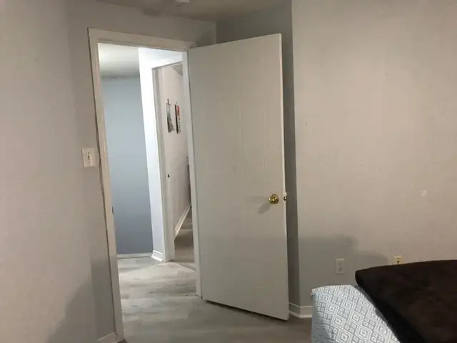 Rooms available for Rent in Oshawa in detached house upper floor - Photo 12