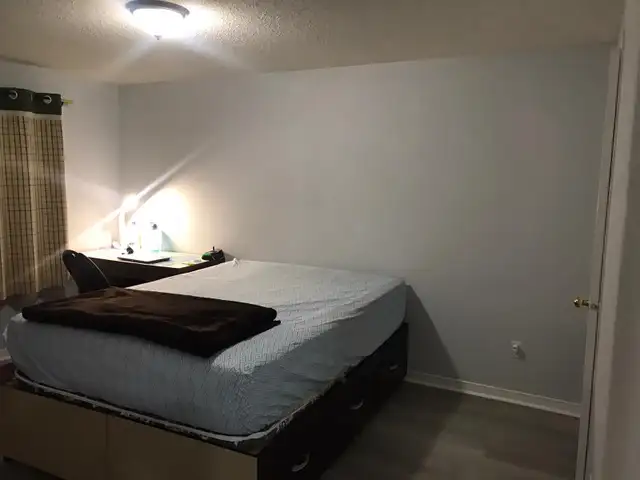 Rooms available for Rent in Oshawa in detached house upper floor - Photo 15