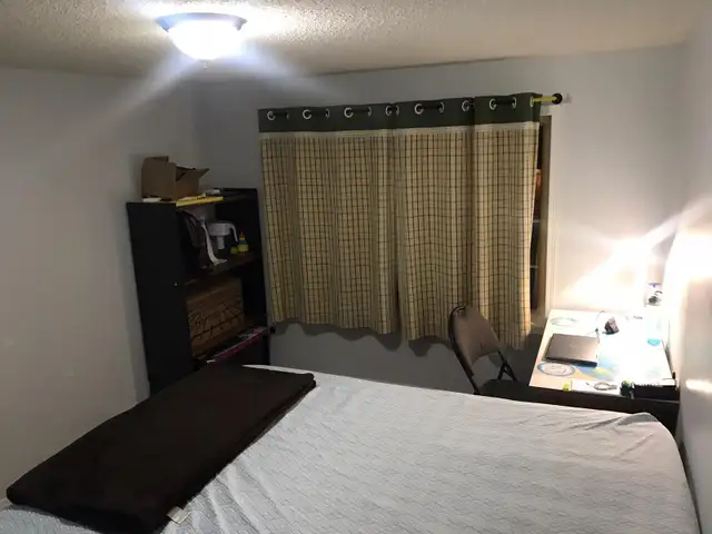 Rooms available for Rent in Oshawa in detached house upper floor - Photo 16