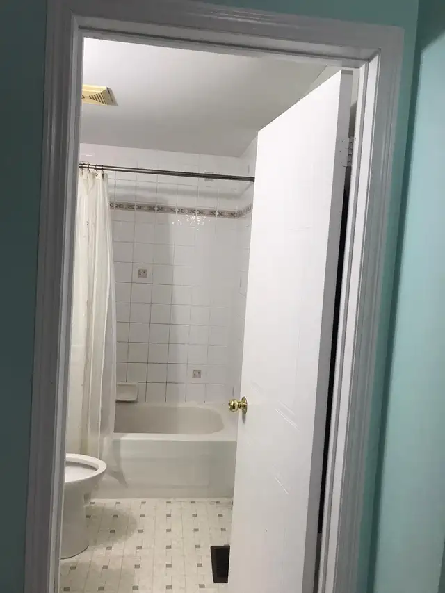 Rooms available for Rent in Oshawa in detached house upper floor - Photo 22