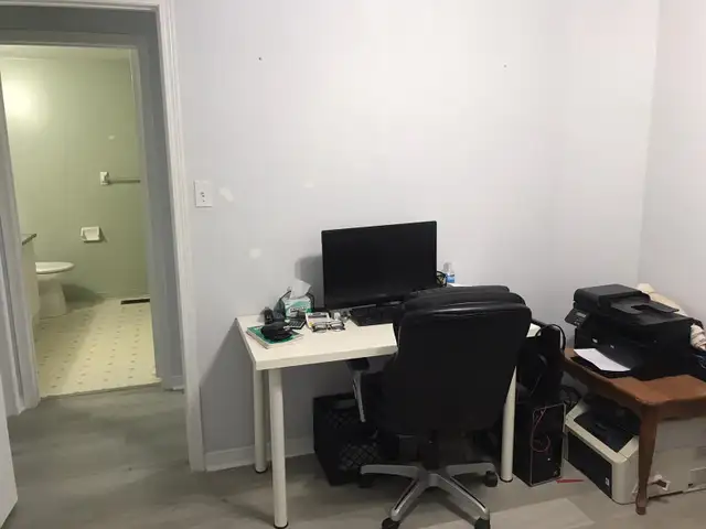 Rooms available for Rent in Oshawa in detached house upper floor - Photo 23