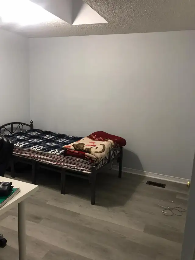 Rooms available for Rent in Oshawa in detached house upper floor - Photo 25