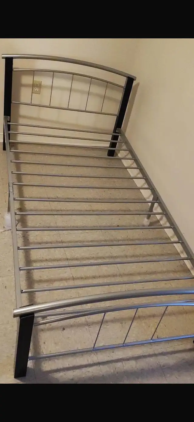 single bed for sale in Oshawa - Photo 2