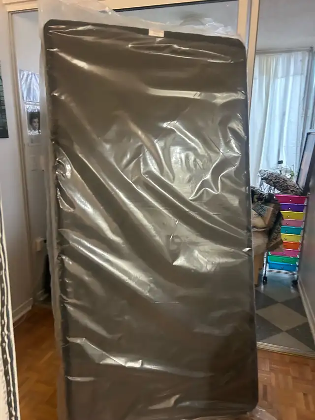 single bed for sale in Oshawa - Photo 4