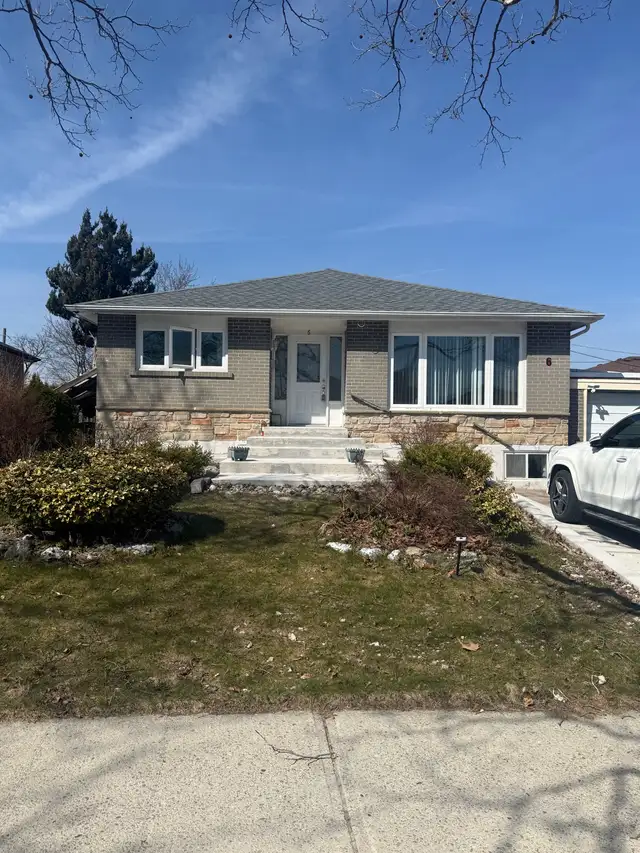 Upper Level House For Rent Finch/Kipling. 4 Bedrooms