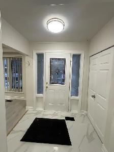 Upper Level House For Rent Finch/Kipling. 4 Bedrooms - Photo 2