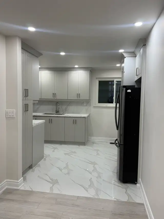 Upper Level House For Rent Finch/Kipling. 4 Bedrooms - Photo 3