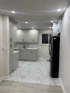 Upper Level House For Rent Finch/Kipling. 4 Bedrooms - Photo 3